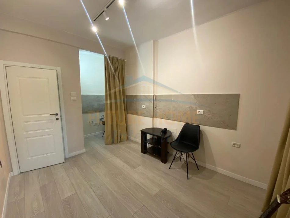 Tirane, jap me qera ambjent biznesi Kati 2, 92 m² 750 € 