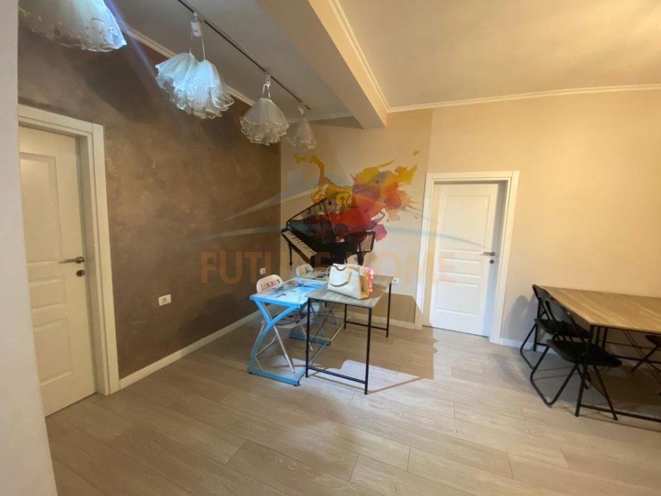 Tirane, jepet me qera apartament 2+1 Kati 2, 92 m² 750 € 