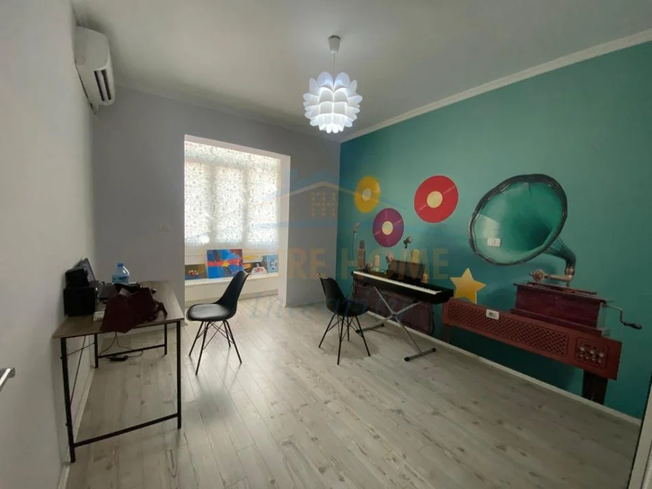Tirane, jap me qera ambjent biznesi Kati 2, 92 m² 750 € 