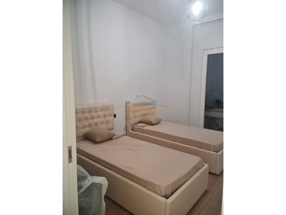 Tirane, jepet me qera apartament 3+1 Kati 7, 135 m² 600 € 