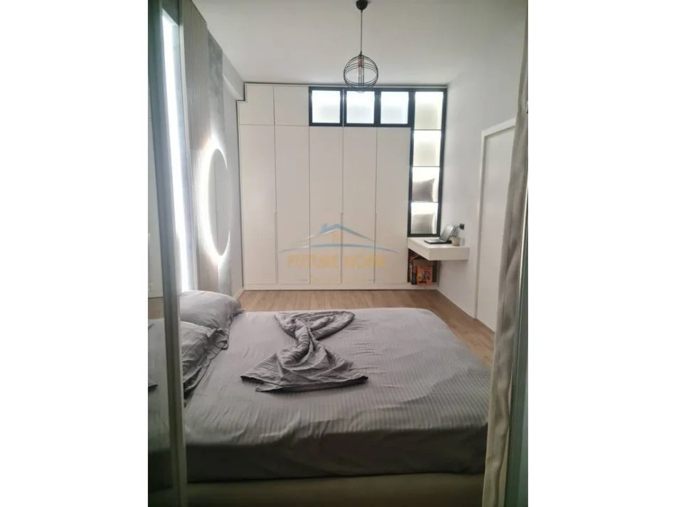 Tirane, jepet me qera apartament 3+1 Kati 7, 135 m² 600 € 