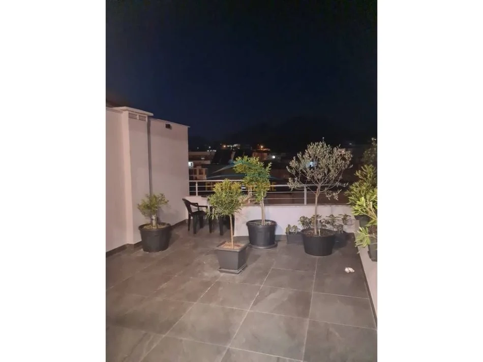 Tirane, jepet me qera apartament 3+1 Kati 7, 135 m² 600 € 