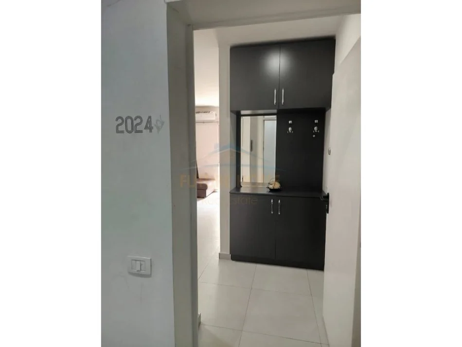 Tirane, jepet me qera apartament 1+1 Kati 1, 550 € 