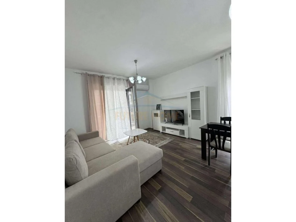 Tirane, jepet me qera apartament 2+1 Kati 3, 88 m² 500 € (KOMPLEKSI JOLLA)  UNA54125
