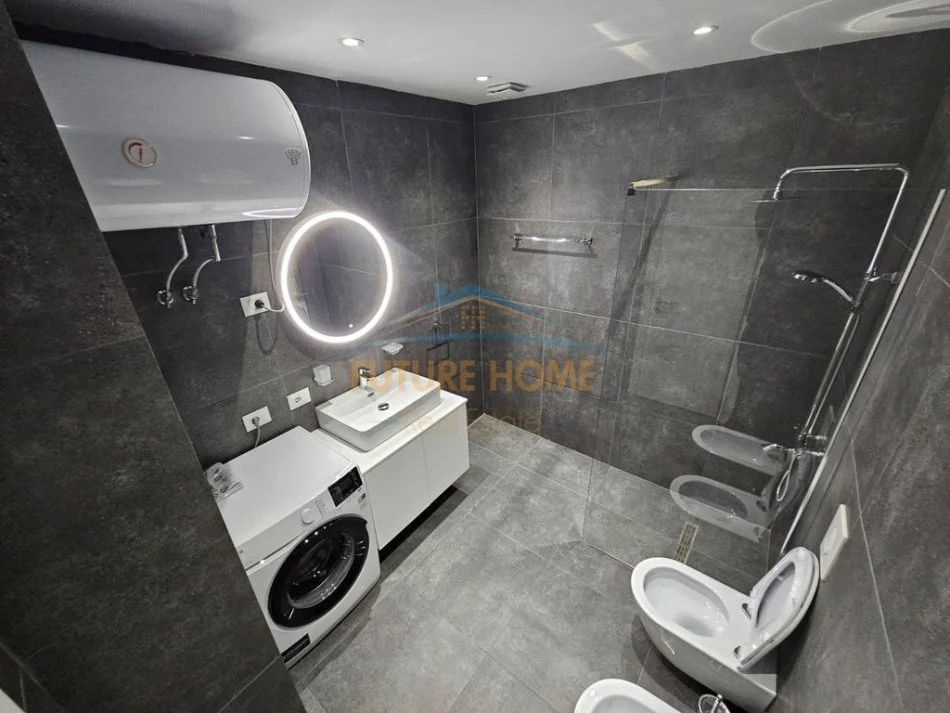 Tirane, jepet me qera apartament 2+1+Ballkon Kati 5, 100 m² 1.000 € (Myslym Shyri)