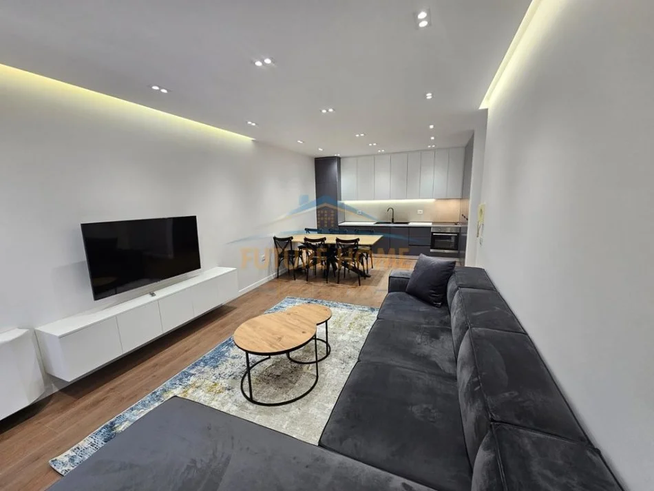 Tirane, jepet me qera apartament 2+1+Ballkon Kati 5, 100 m² 1.000 € (Myslym Shyri)