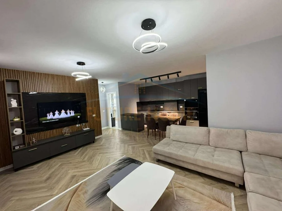 Tirane, jepet me qera apartament 1+1+Ballkon Kati 4, 90 m² 420 € 