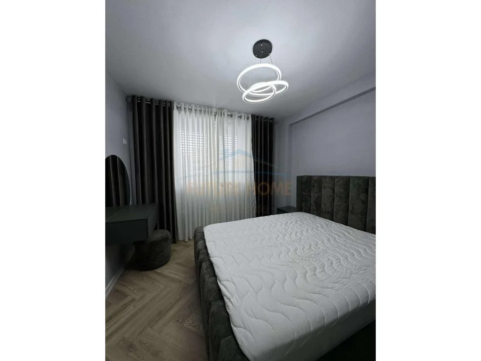Tirane, jepet me qera apartament 1+1+Ballkon Kati 4, 90 m² 400 €  FRESK   UNA54130