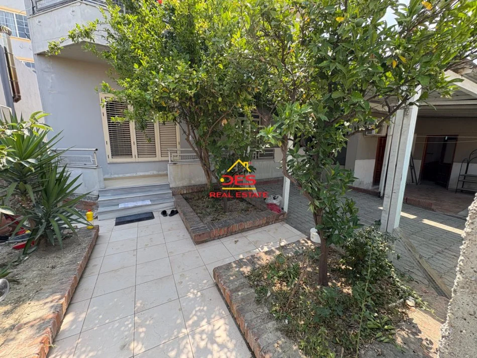 Vlore, jepet me qera shtepi 2+1+Ballkon Kati 0, 100 m² 250 € (Rruga Lef Sallata)