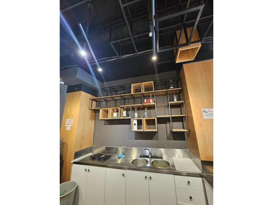 Durres, jepet me qera bar-kafe Kati 0, 84 m² 500 € (Rrota e Kuqe)