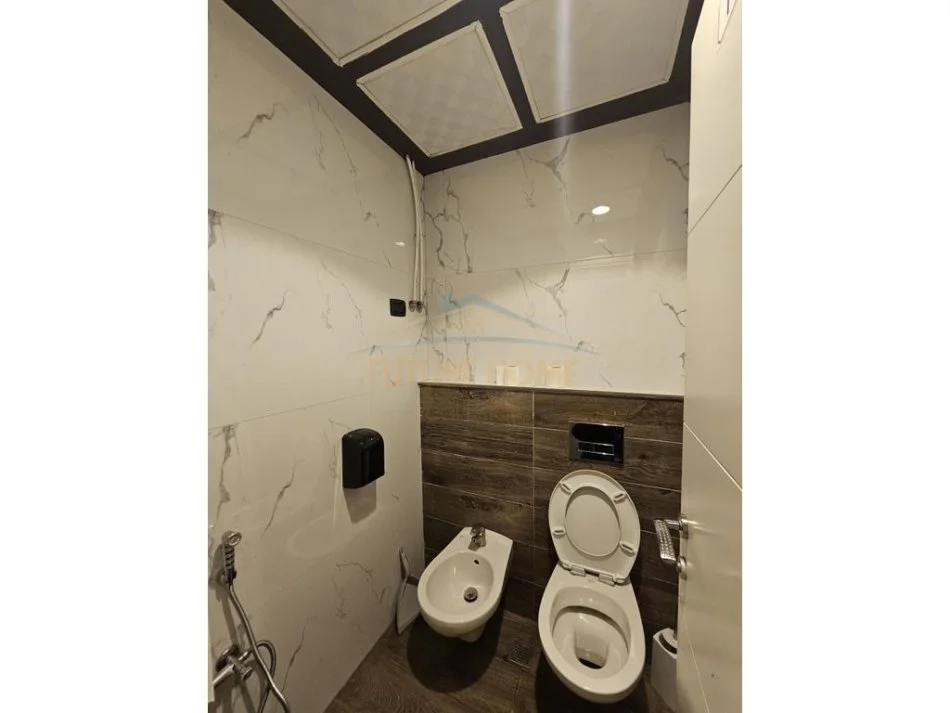 Durres, jepet me qera bar-kafe Kati 0, 84 m² 500 € (Rrota e Kuqe)