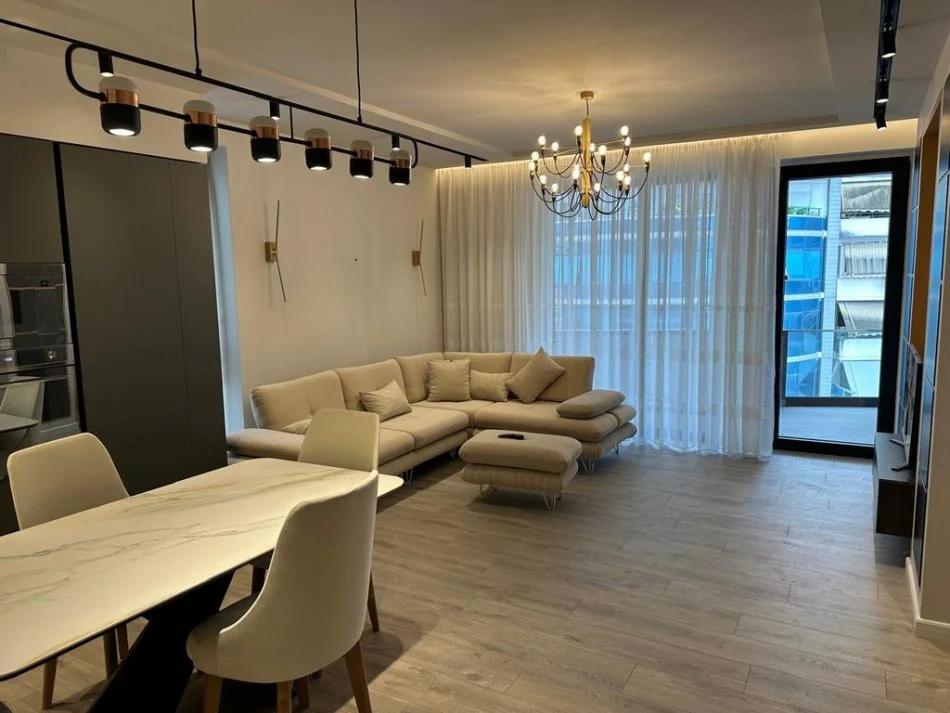 Tirane, jepet me qera apartament 2+1 Kati 6, 130 m² 1.200 € 