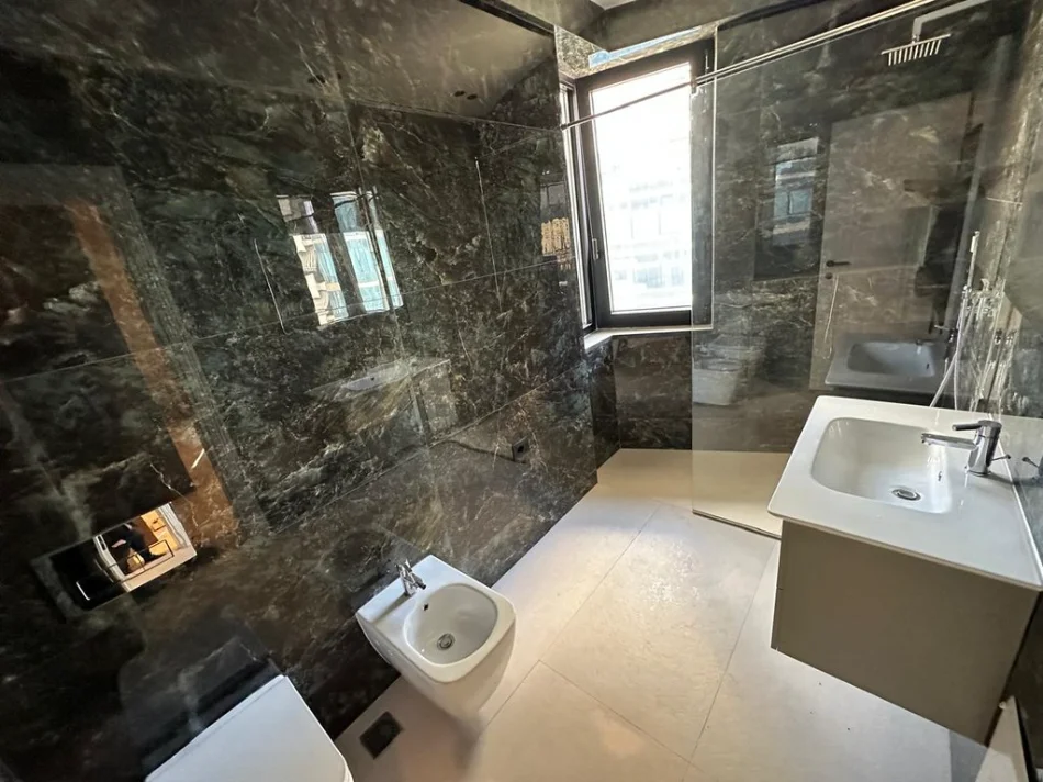 Tirane, jepet me qera apartament 2+1+Ballkon , 130 m² 1.200 € (Selvia)