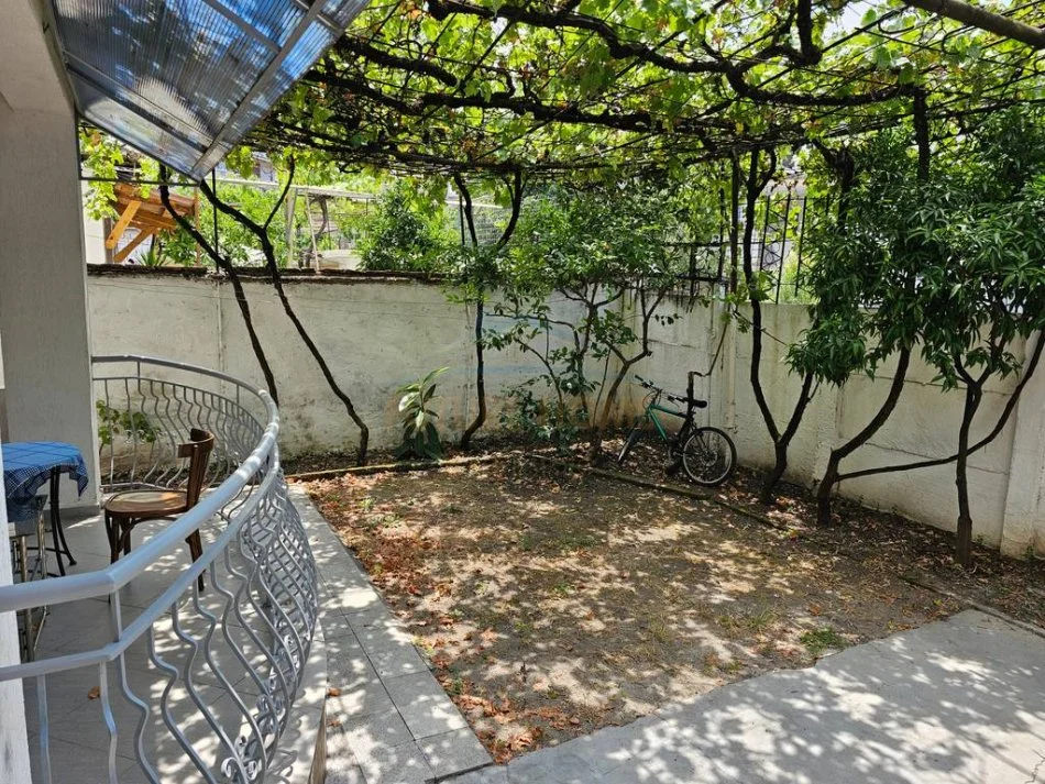 Tirane, jepet me qera apartament 2+1 Kati 0, 110 m² 600 € 