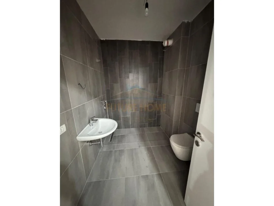 Tirane, shitet apartament 2+1 Kati 10, 111 m² 178.304 € (Unaza e Re)