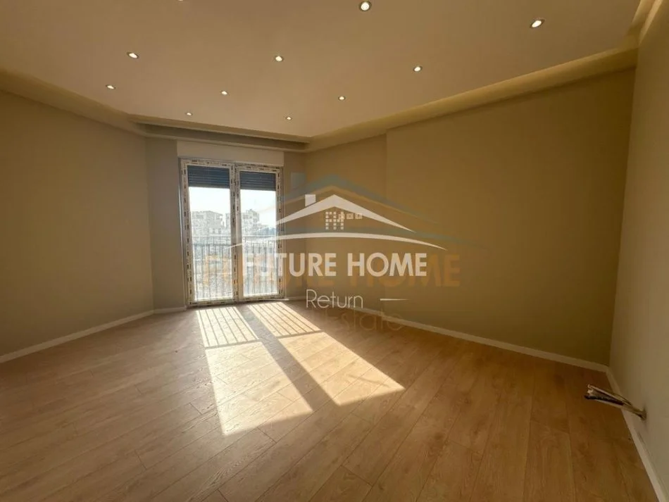 Tirane, jepet me qera apartament 3+1 Kati 3, 152 m² 700 € 