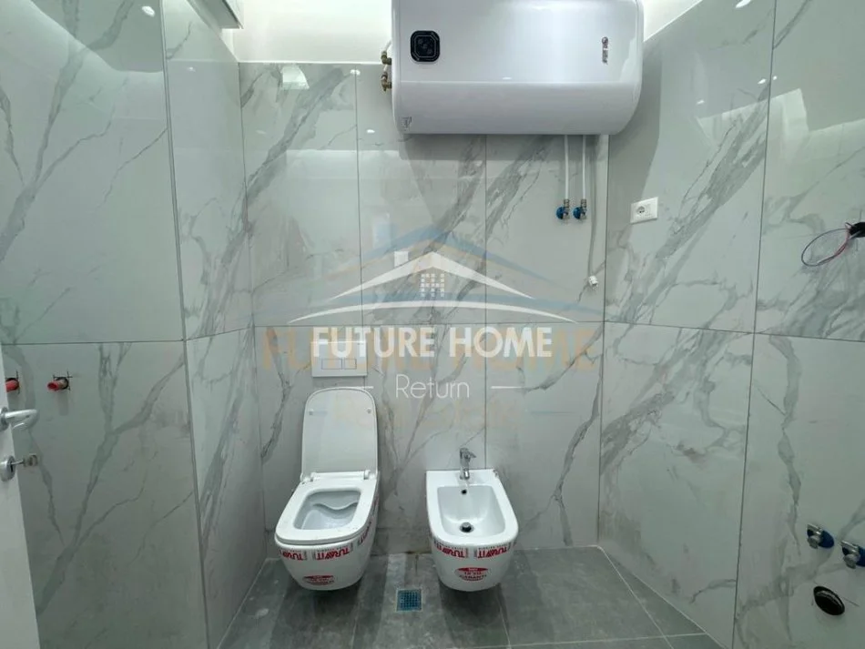 Tirane, jepet me qera ambjent biznesi Kati 3, 152 m² 700 € (Jordan Misja)