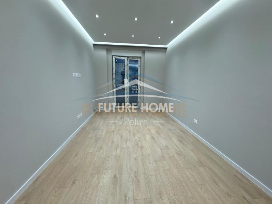 Tirane, jepet me qera apartament 2+1 Kati 3, 152 m² 700 € 