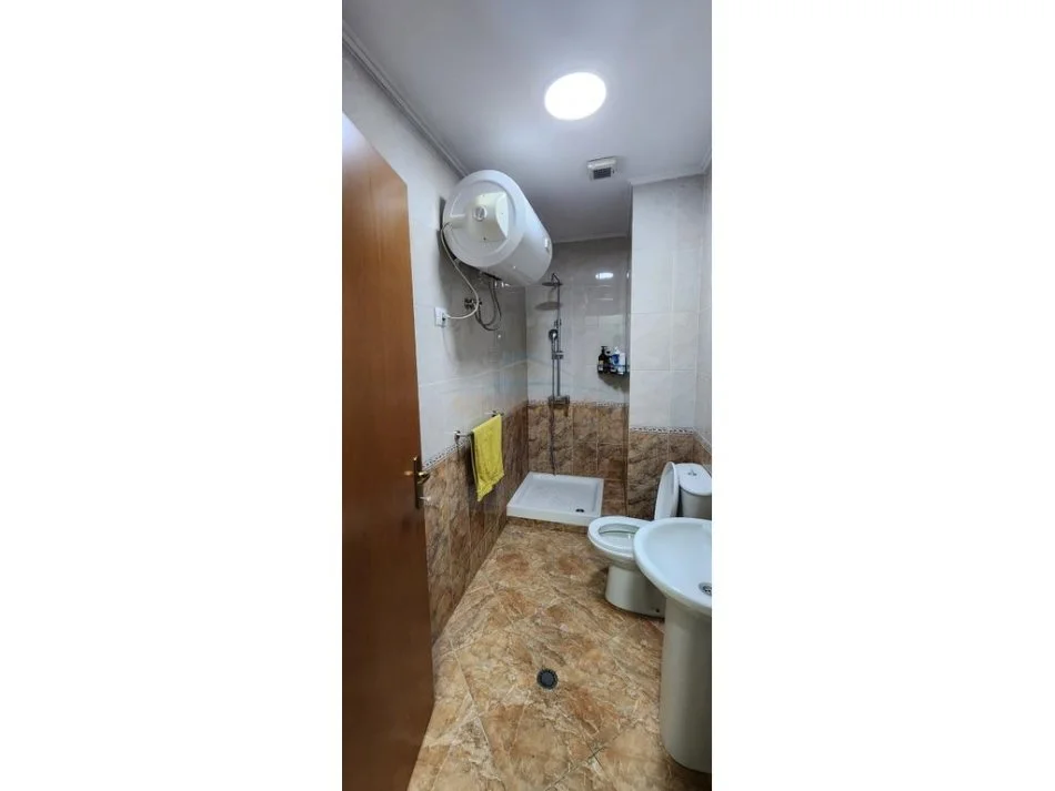 Tirane, jepet me qera apartament 2+1 Kati 6, 103 m² 700 € 