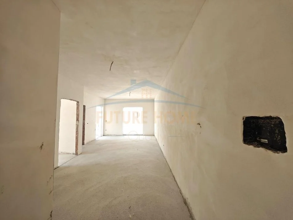 Durres, shitet apartament 1+1+Ballkon Kati 1, 62 m² (golem durres)