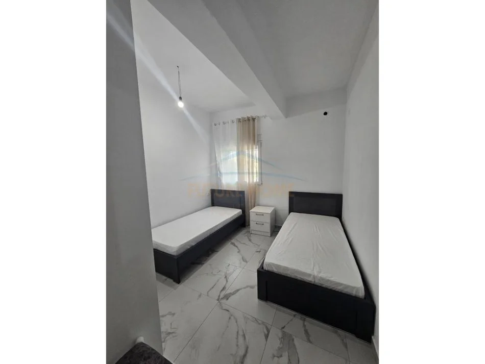 Durres, jepet me qera apartament 2+1+Aneks+Ballkon Kati 0, 300 € (Ish-Keneta)