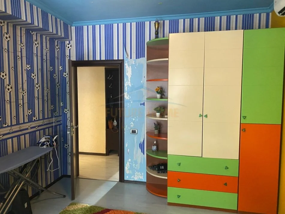 Tirane, jepet me qera apartament 2+1 Kati 2, 110 m² 700 € 