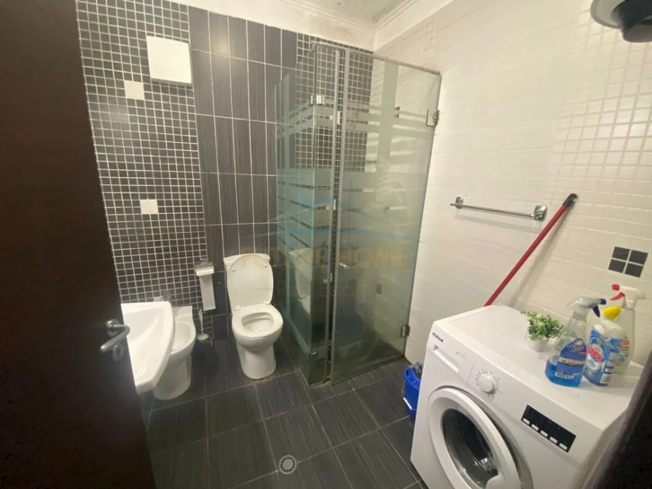 Tirane, jepet me qera apartament 2+1 Kati 2, 110 m² 700 € 