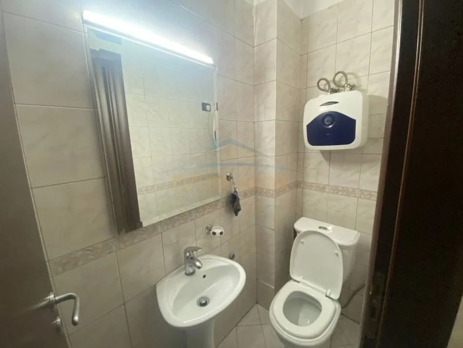 Tirane, jepet me qera apartament 2+1 Kati 2, 110 m² 700 € 