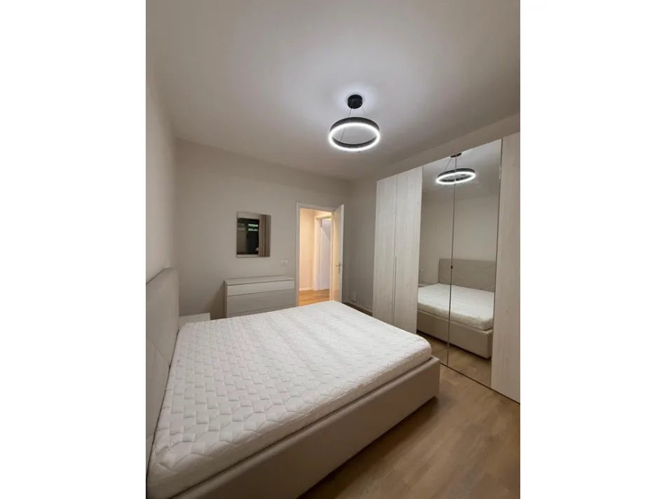 Tirane, jepet me qera apartament 1+1 Kati 4, 65 m² 450 € (Kompleksi Molla)