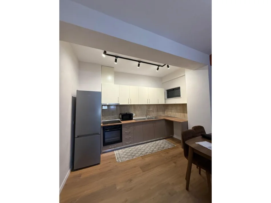 Tirane, jepet me qera apartament 1+1+Ballkon Kati 4, 64 m² 450 € (Unaza e Re)