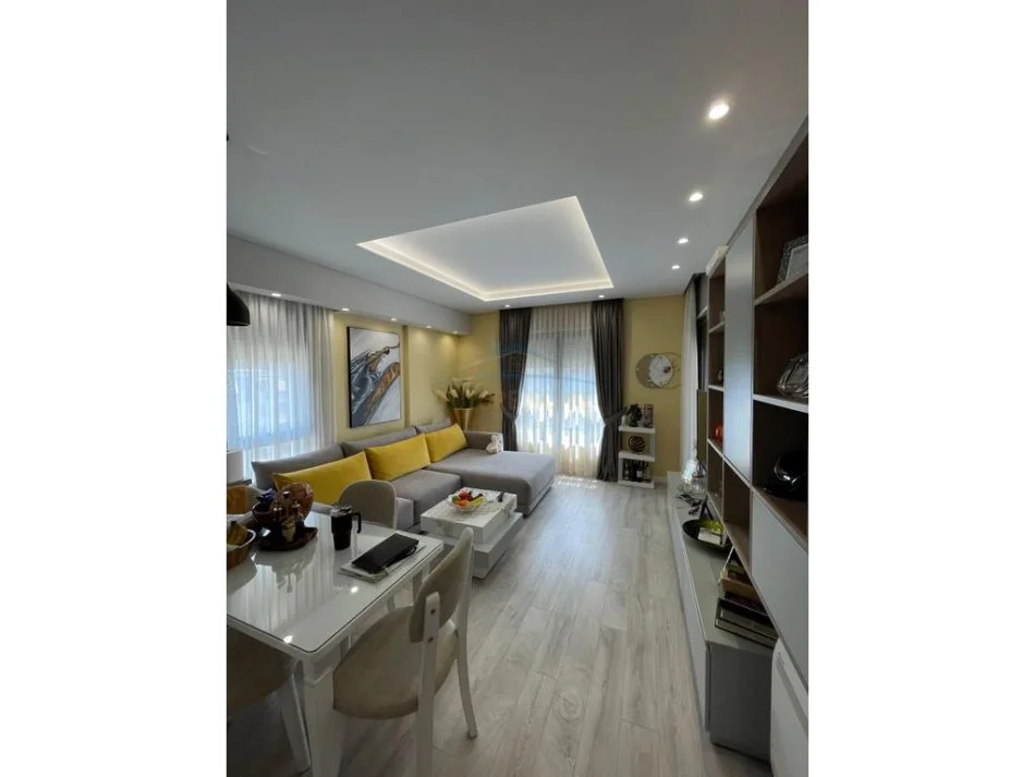 Tirane, jepet me qera apartament 2+1 Kati 5, 83 m² 800 € 
