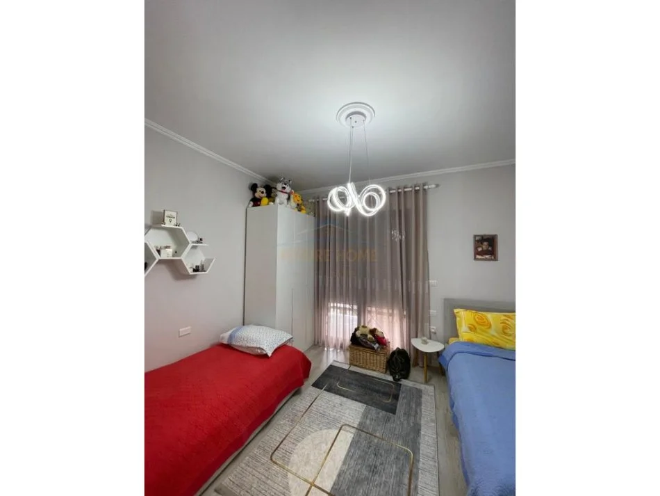 Tirane, jepet me qera apartament 2+1+Ballkon+ Post Parkimi, Kati 5, 83 m² 800 € (Don Bosko)