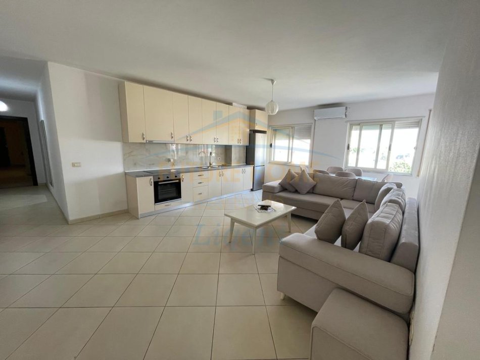 Tirane, shitet apartament 3+1 Kati 3, 118 m² 240.000 € (Bulevardi i Ri)