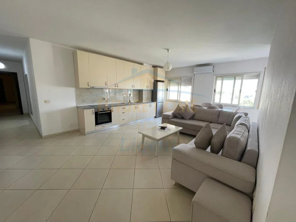 Tirane, shitet apartament 3+1+Ballkon Kati 3, 118 m² 240.000 € (Bulevardi i Ri)