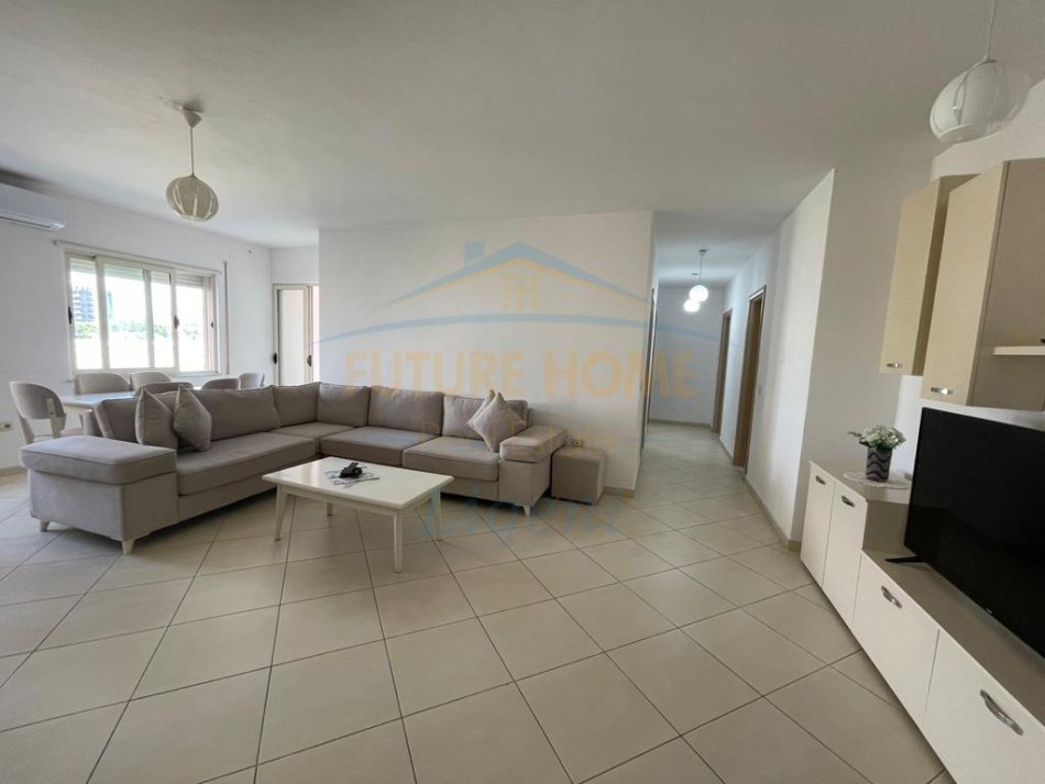Tirane, shitet apartament 3+1 Kati 3, 118 m² 240.000 € (Bulevardi i Ri)