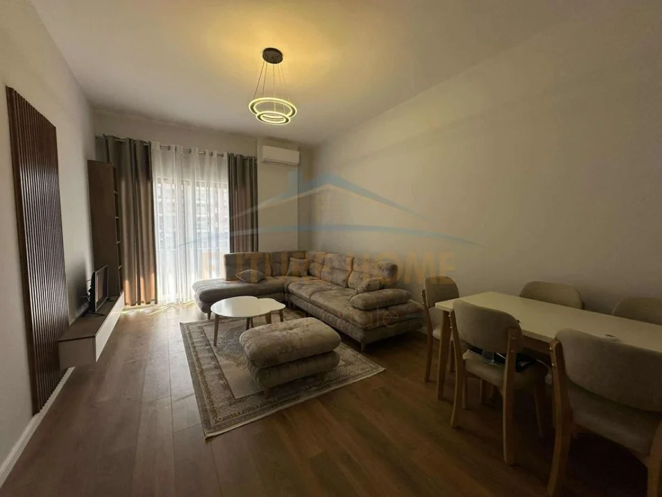 Unaza e Re jepet me qera apartament 1+1 Kati 1, 83 m² 500 €