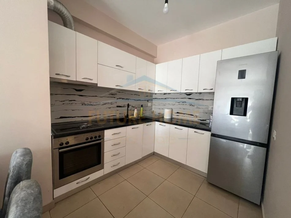 Tirane, jepet me qera apartament 2+1 Kati 5, 115 m² 600 € 