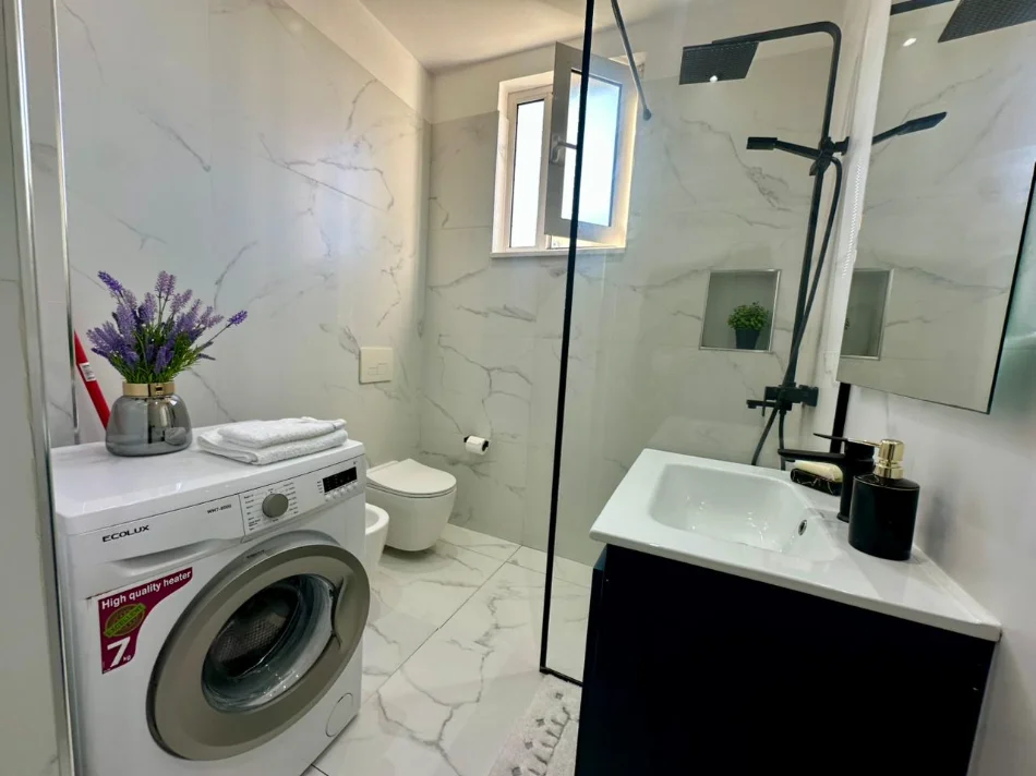 Tirane, jepet me qera apartament 1+1+Aneks+Ballkon Kati 5, 77 m² 800 € (21 dhjetori)