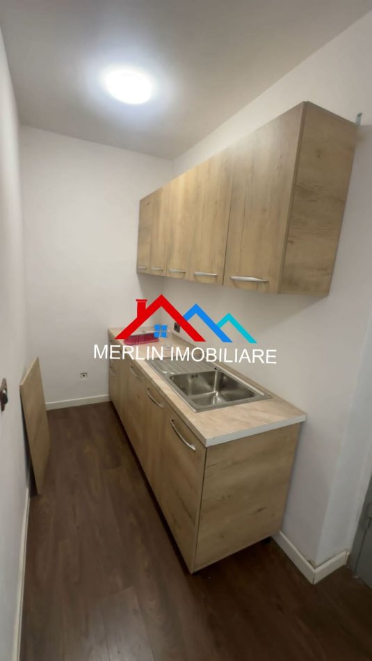 Tirane, jepet me qera garsonier Kati 1, 38 m² 350 € (BLLOKU VASIL SHANTO)