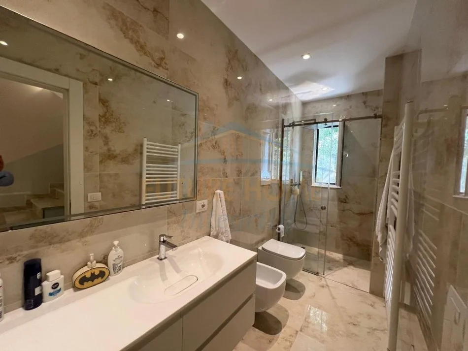 Gjiri Lalezit | Hamallaj, shitet Vile 3+1+Aneks+Ballkon Kati 0, 257 m² 870.000 € (GJIRI LALZIT)