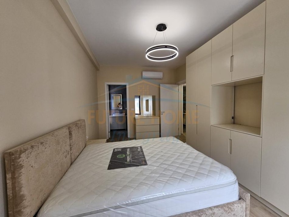 Tirane, jepet me qera apartament 2+1 Kati 2, 94 m² 650 €