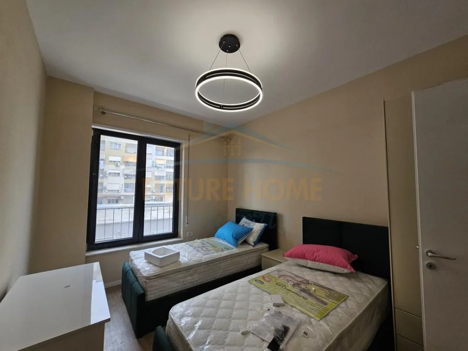 Tirane, jepet me qera apartament 2+1+Ballkon Kati 2, 94 m² 700 € (Bulevardi i Ri)