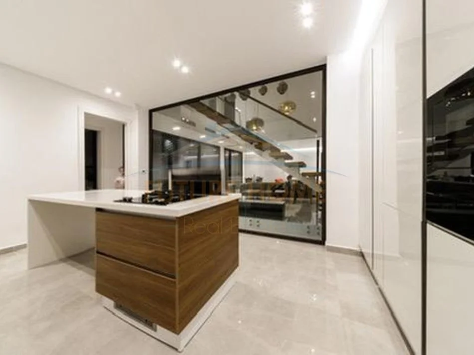 Durres, shitet Vile 5+1 , 750.000 € (Currila)