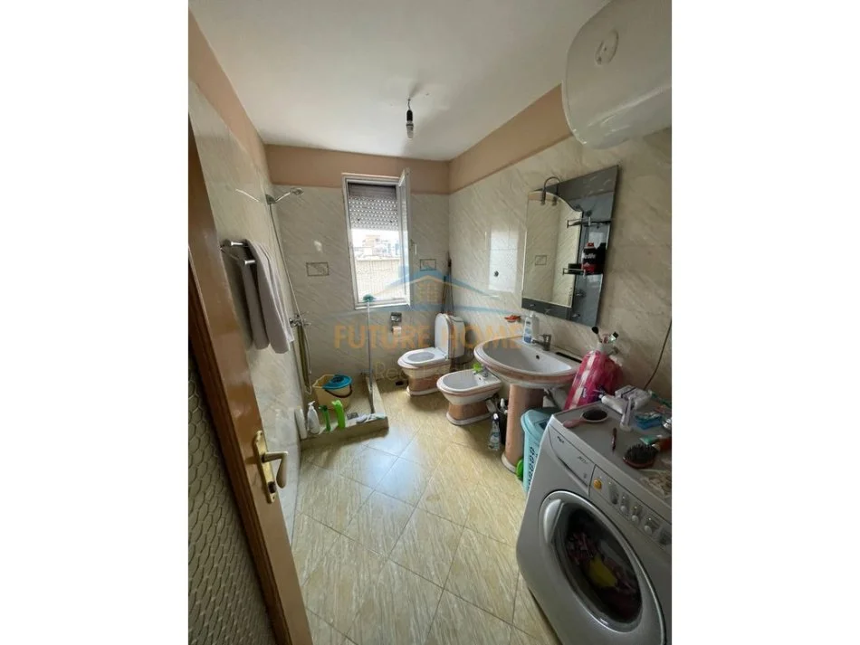 Tirane, shitet apartament 3+1 Kati 5, 160.000 € 