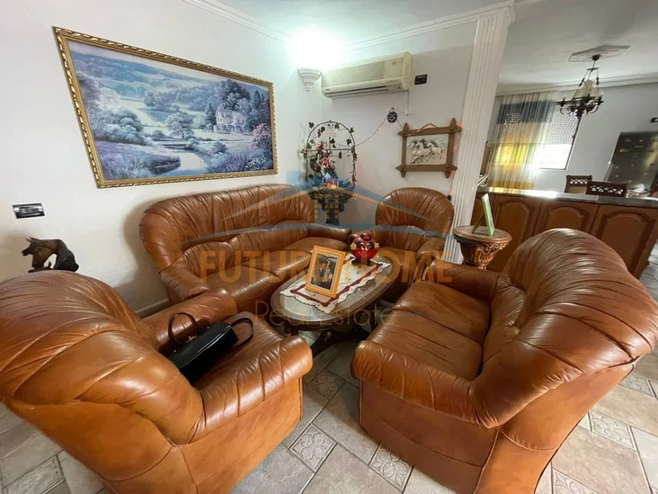 Tirane, shitet apartament 3+1 Kati 5, 160.000 € 