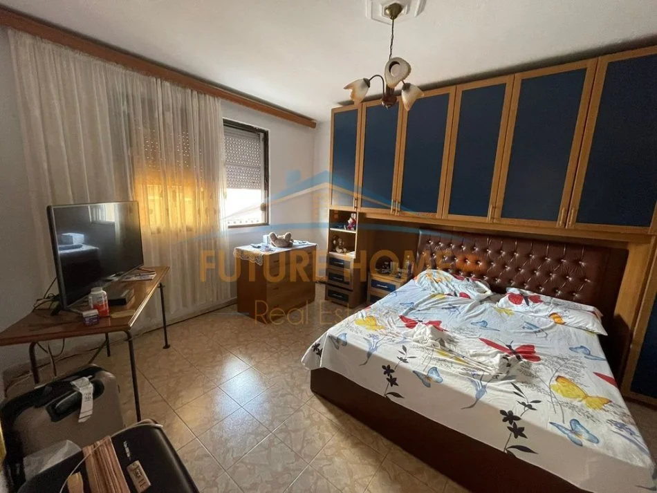 Tirane, shitet apartament 3+1 Kati 5, 160.000 € 