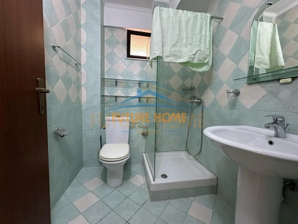 Tirane, shitet apartament 3+1+Ballkon Kati 1, 145 m² 295.000 € (Komuna e Parisit)