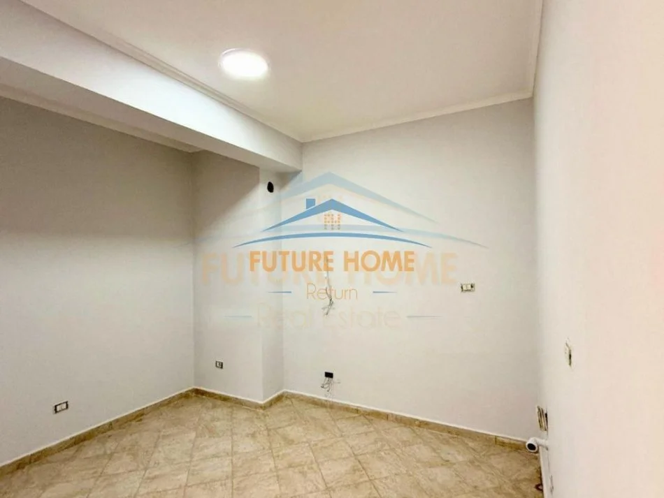 Tirane, shitet apartament 3+1+Ballkon Kati 1, 145 m² 295.000 € (Komuna e Parisit)