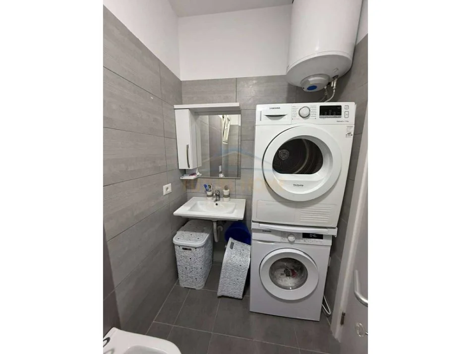 Tirane, jepet me qera apartament 2+1 Kati 3, 93 m² 750 € 