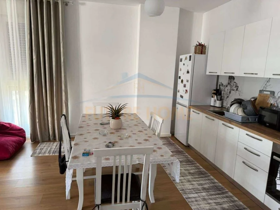 Tirane, jepet me qera apartament 2+1 Kati 3, 93 m² 750 € 